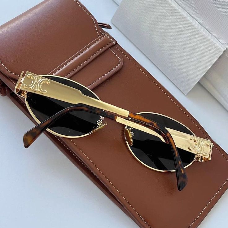 Oval Metal Frame Fashion Glasses